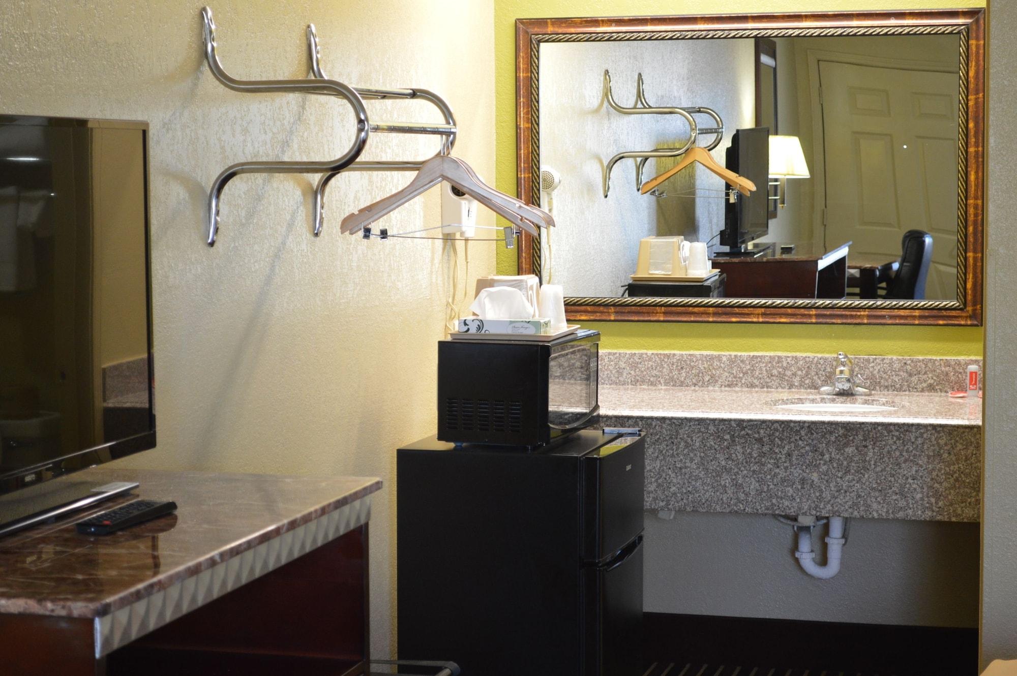 Econo Lodge Lake Charles University Area Bagian luar foto