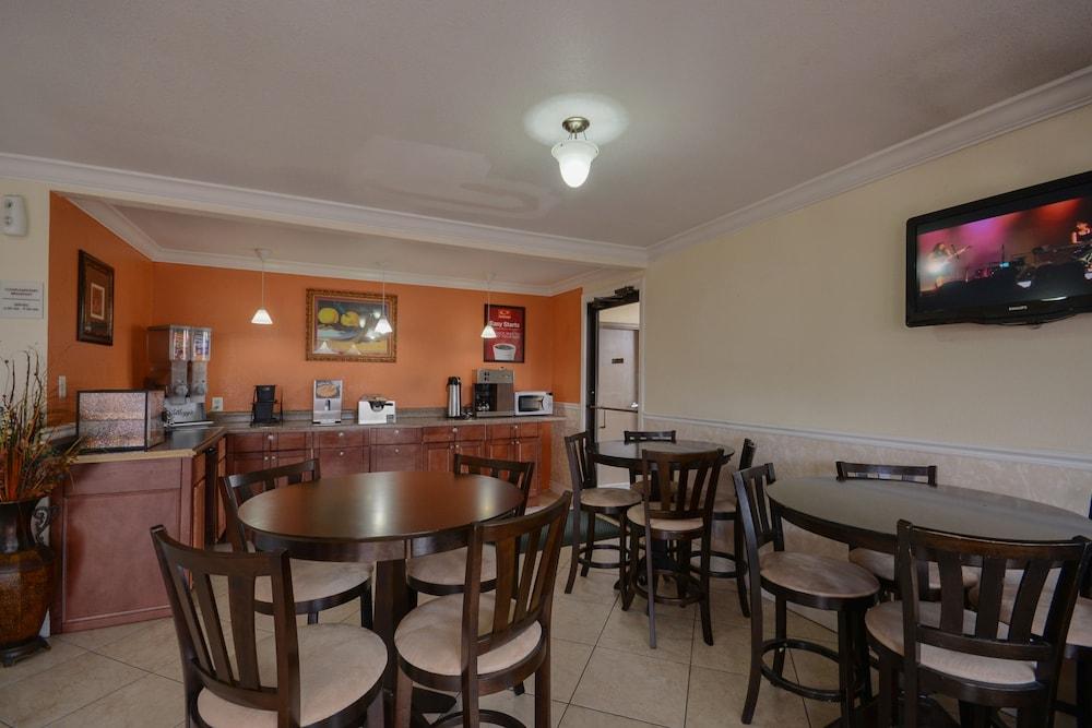Econo Lodge Lake Charles University Area Bagian luar foto