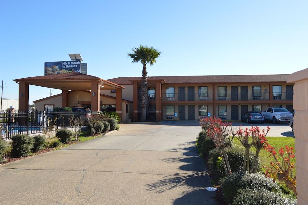 Econo Lodge Lake Charles University Area Bagian luar foto
