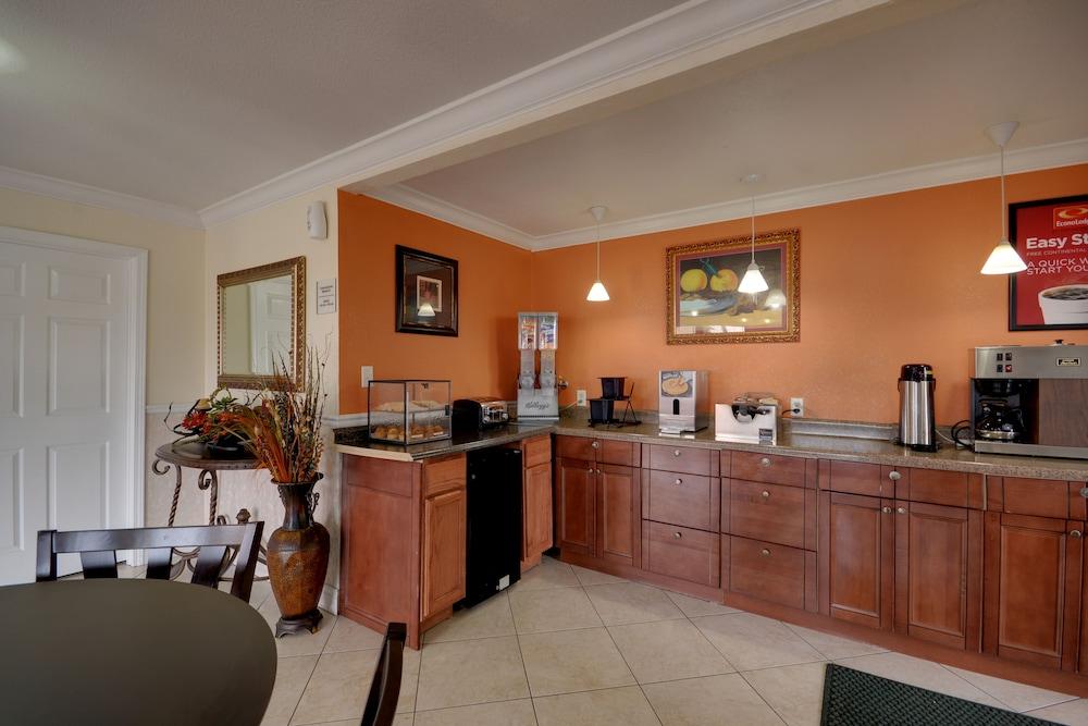 Econo Lodge Lake Charles University Area Bagian luar foto