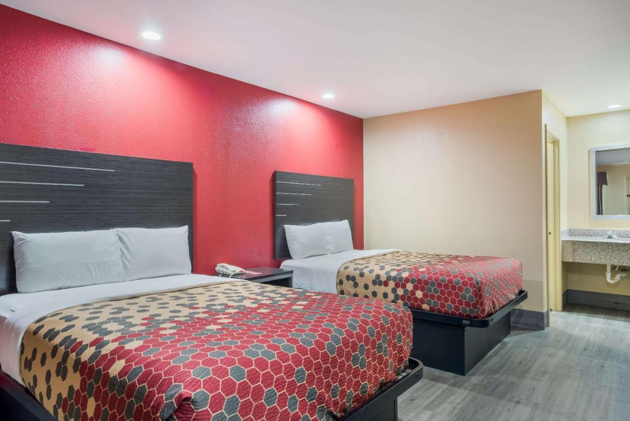 Econo Lodge Lake Charles University Area Bagian luar foto