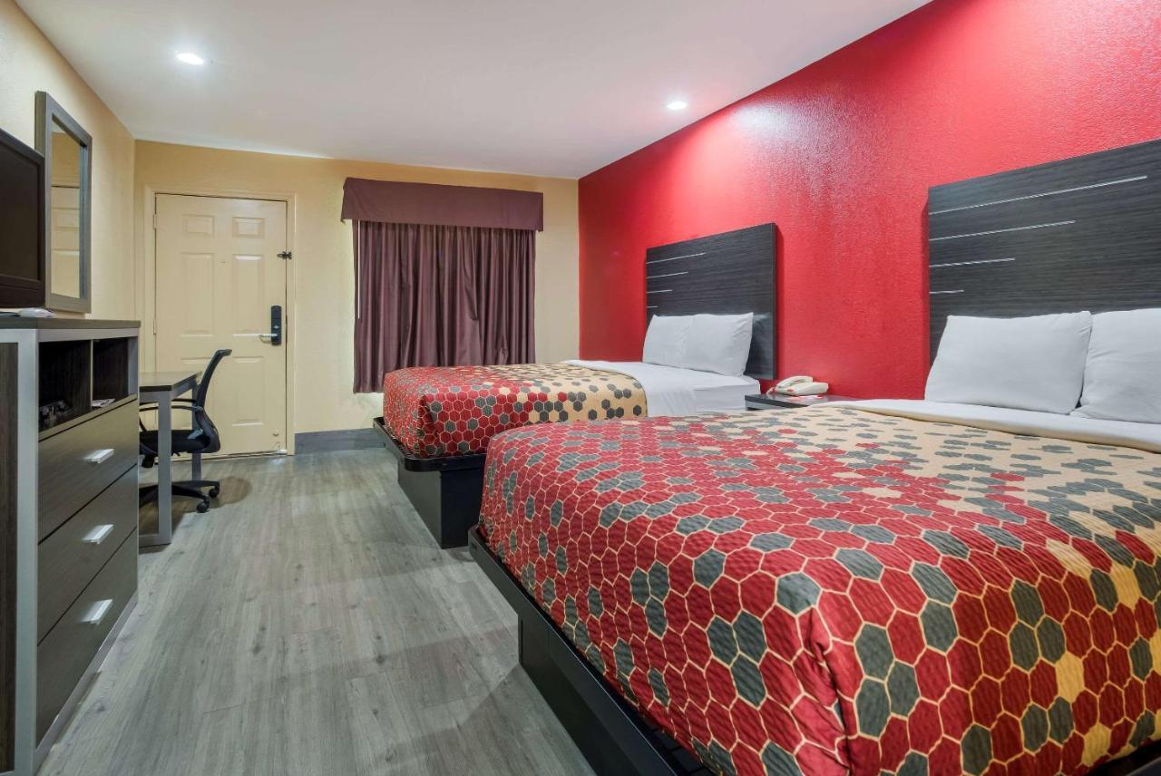 Econo Lodge Lake Charles University Area Bagian luar foto