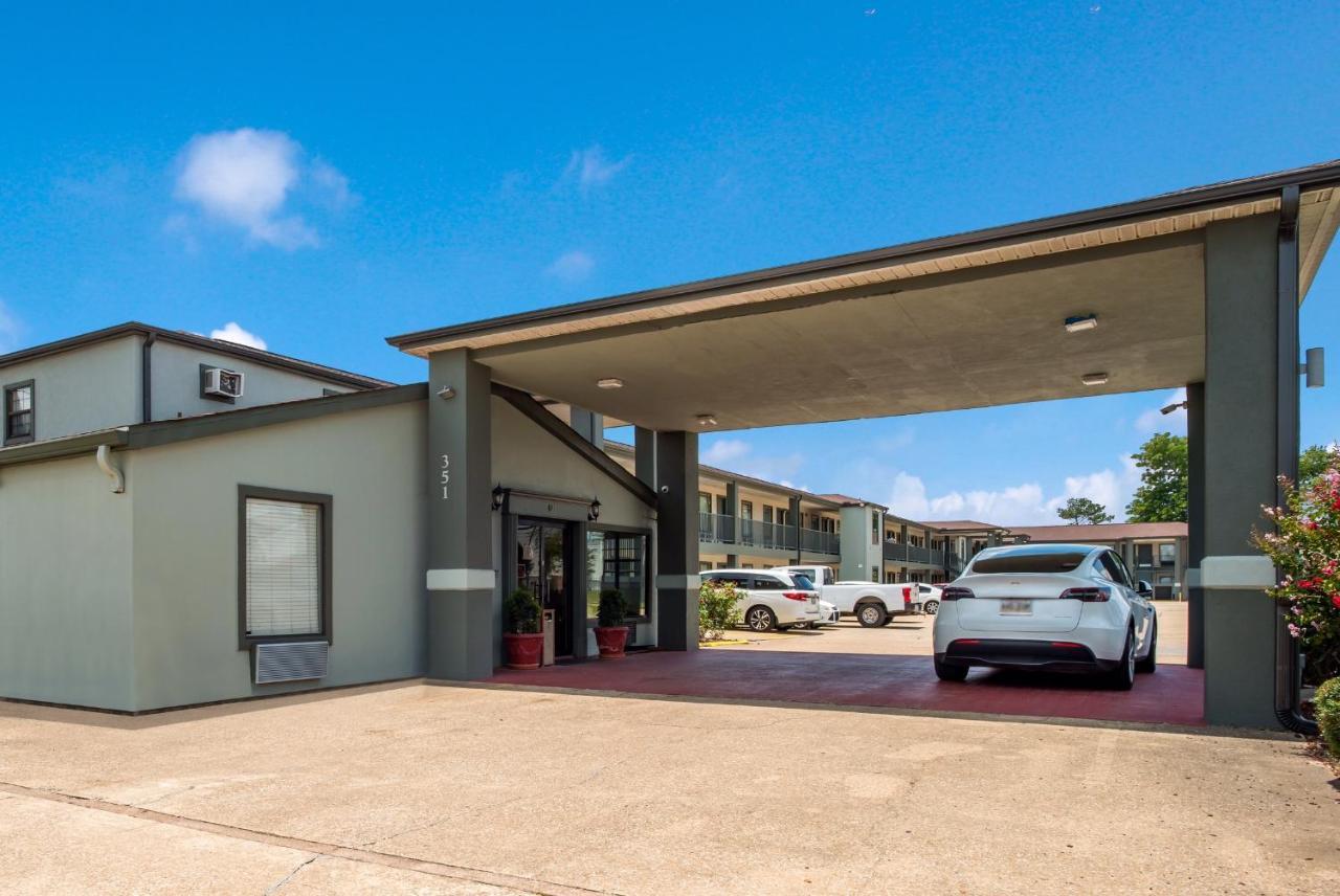 Econo Lodge Lake Charles University Area Bagian luar foto