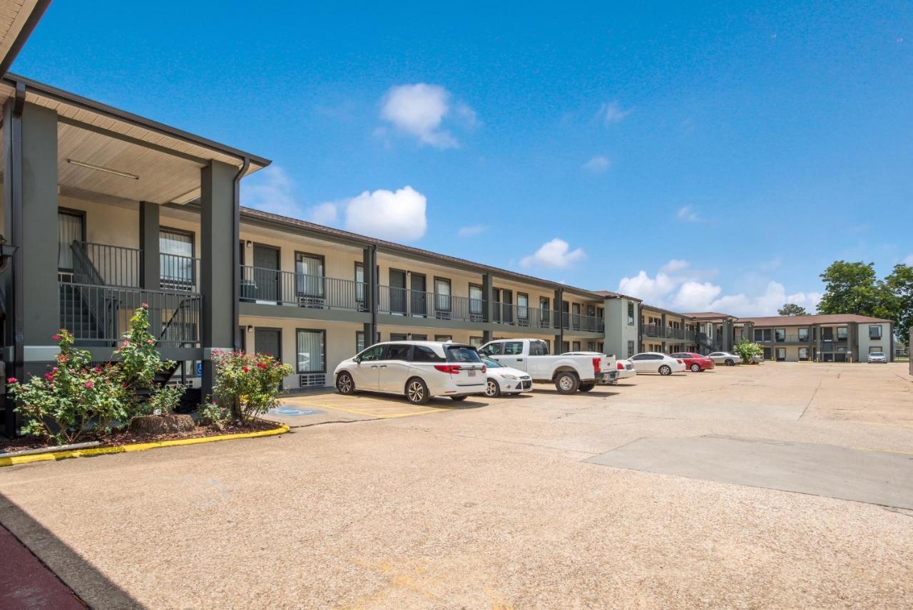 Econo Lodge Lake Charles University Area Bagian luar foto