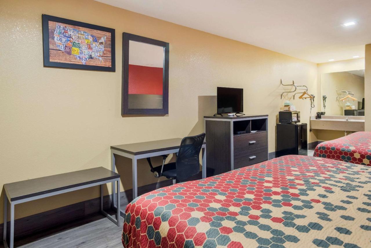 Econo Lodge Lake Charles University Area Bagian luar foto