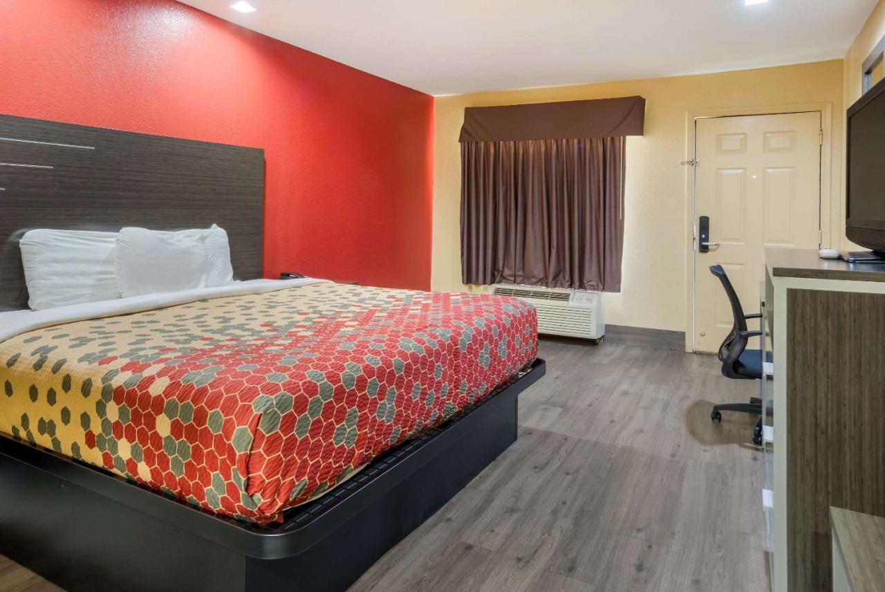 Econo Lodge Lake Charles University Area Bagian luar foto