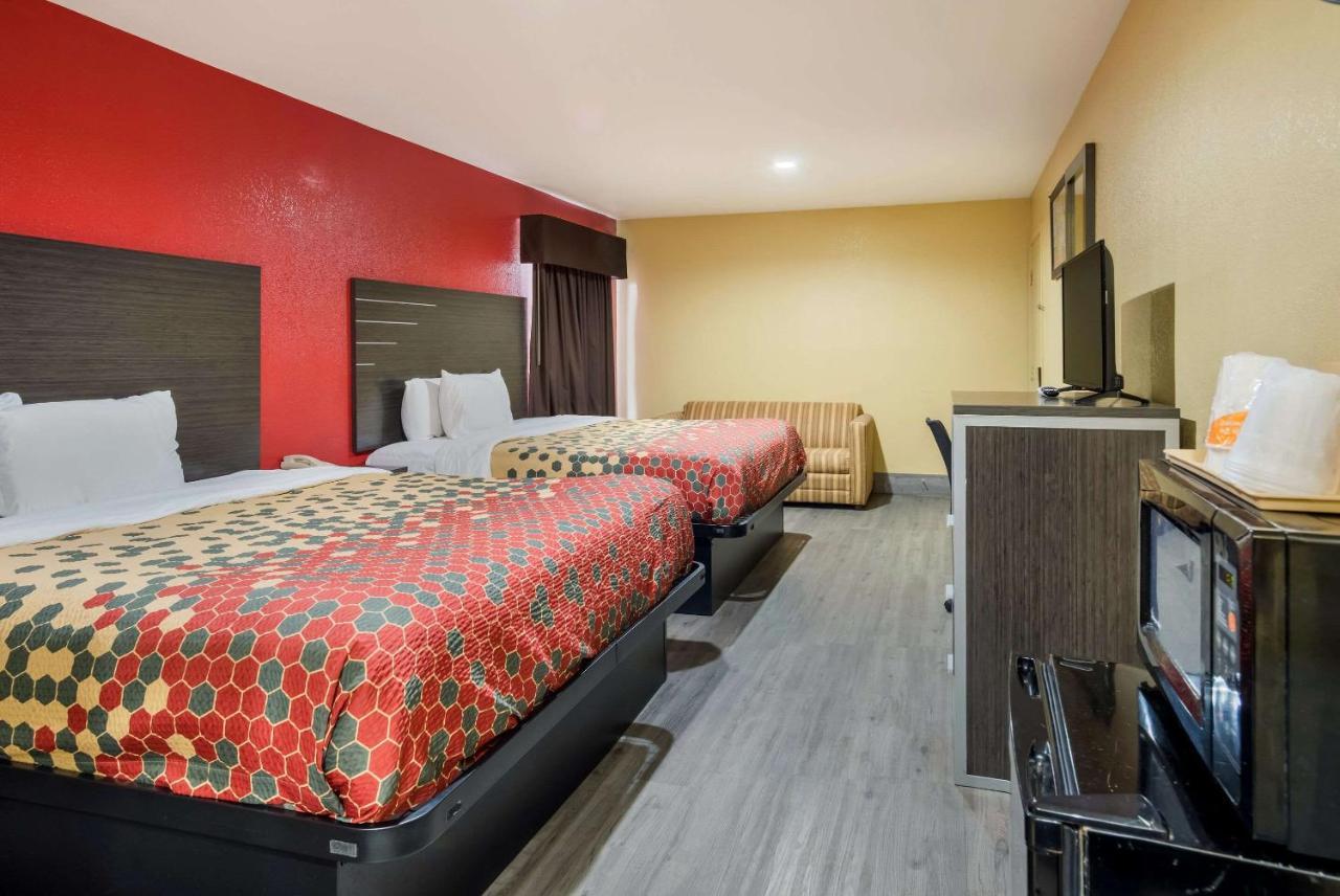 Econo Lodge Lake Charles University Area Bagian luar foto