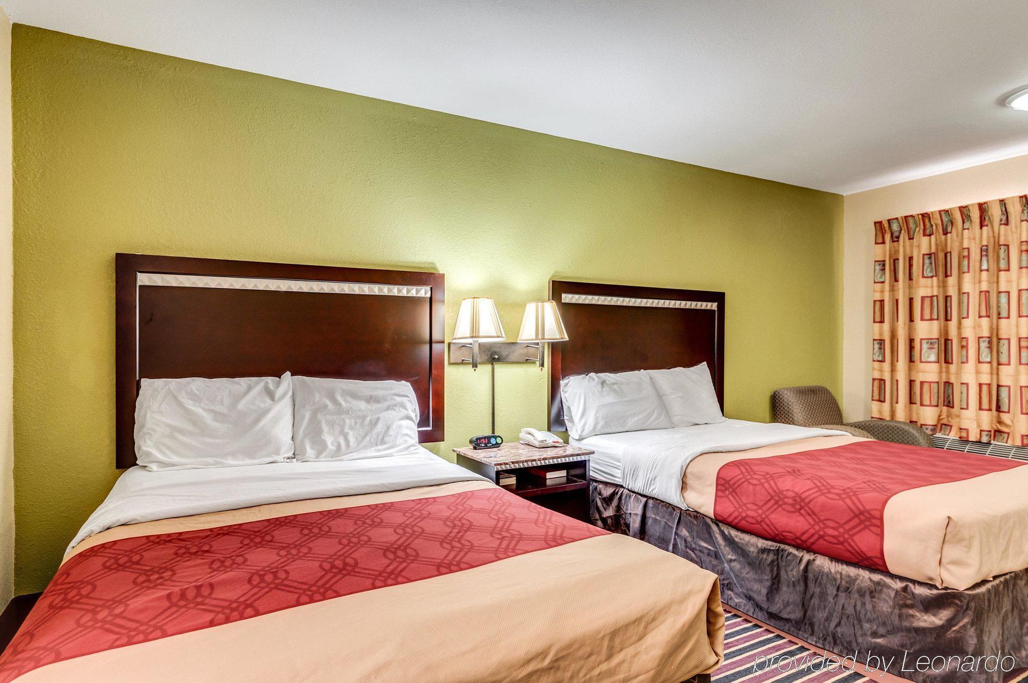 Econo Lodge Lake Charles University Area Bagian luar foto
