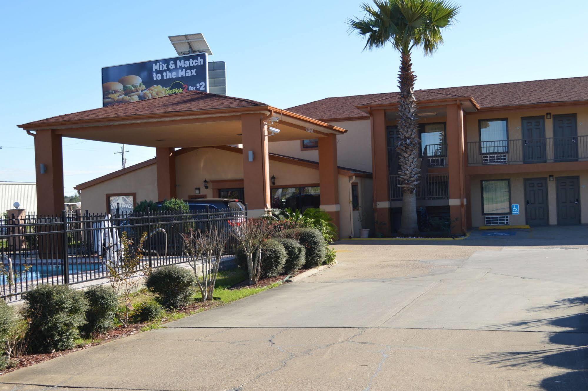 Econo Lodge Lake Charles University Area Bagian luar foto