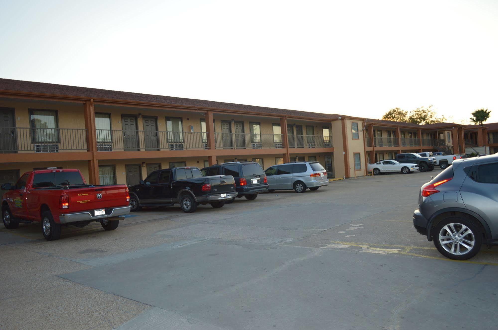 Econo Lodge Lake Charles University Area Bagian luar foto