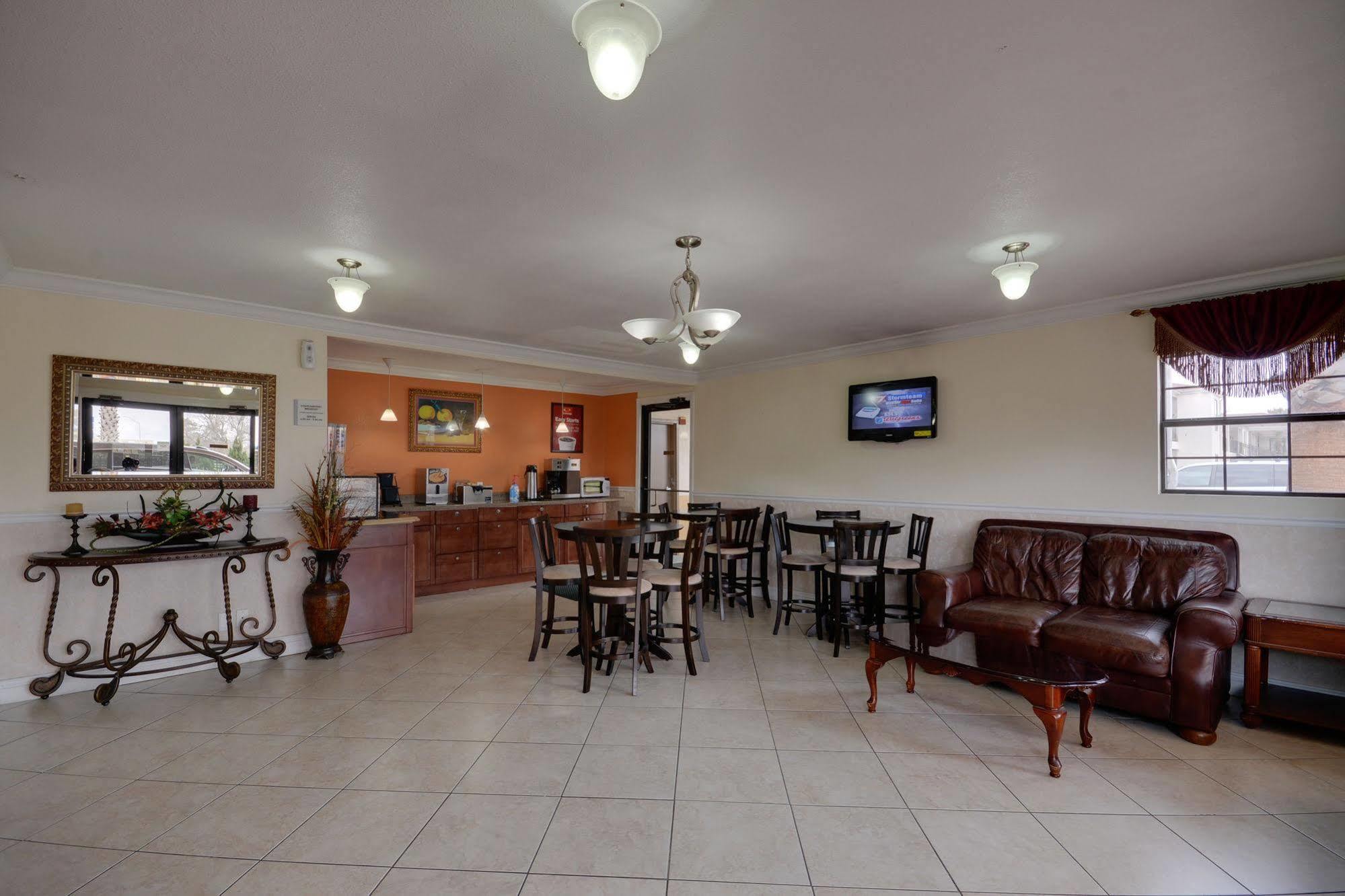 Econo Lodge Lake Charles University Area Bagian luar foto